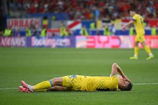 记者：梅西上一场膝盖遭小伤，下一场和苏亚、布斯克茨将赛前评估